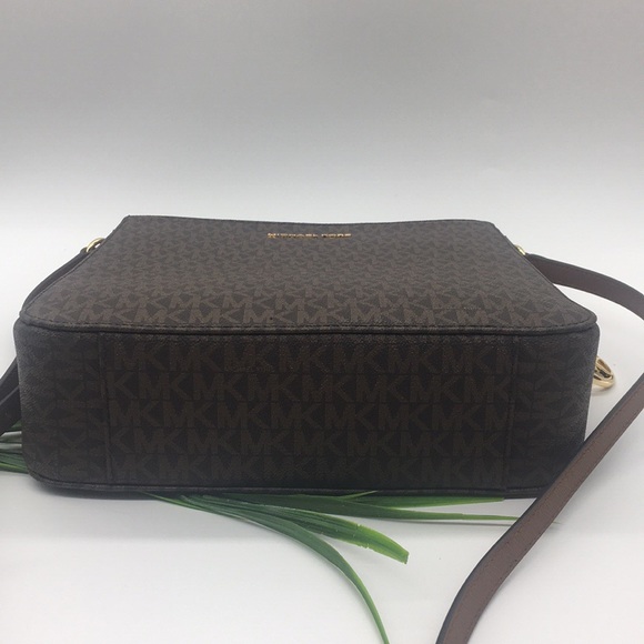 Michael Kors LG MESSENGER Crossbody BROWN - Picture 11 of 16